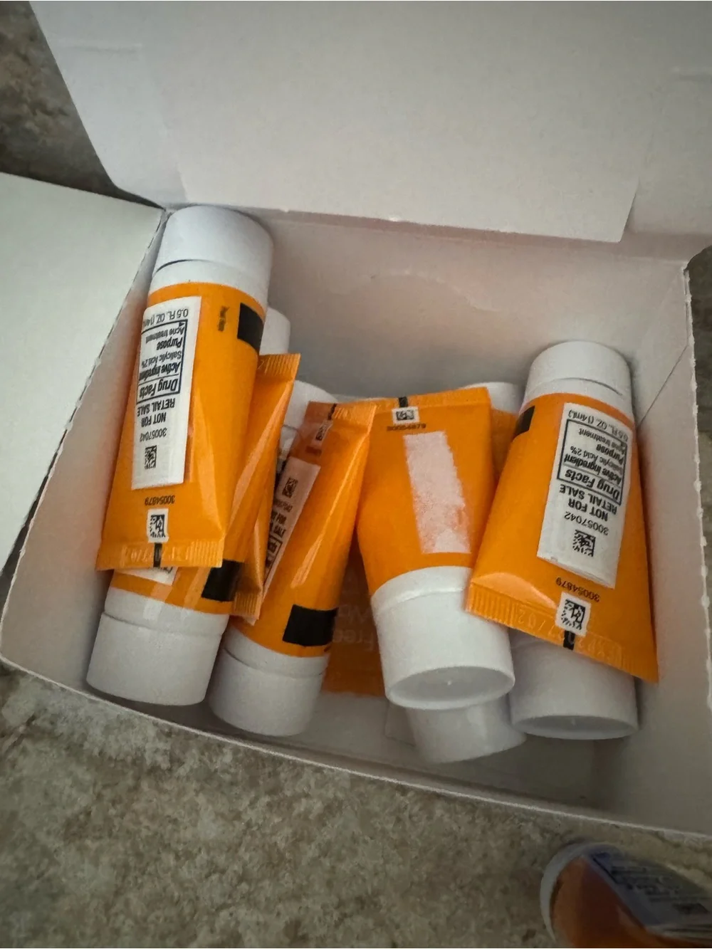 12 each Sample mini Neutrogena Ultra Sheer sunscreen 30 & Oil-Free Acne Wash